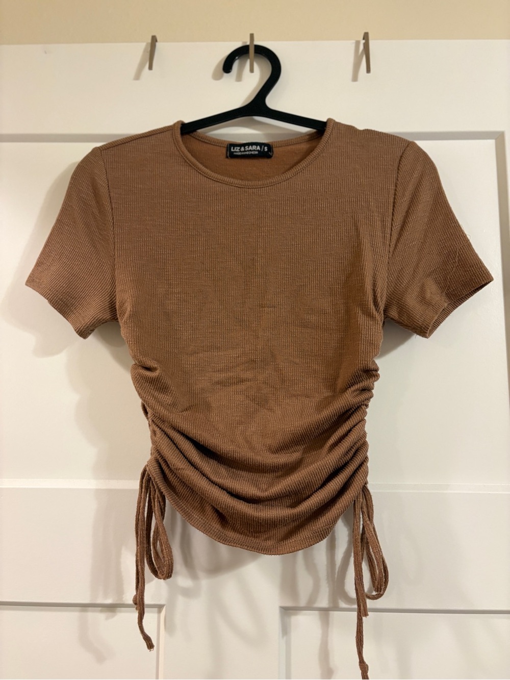 Liz & Sara Brown Ruched Side-Tie Crop Top